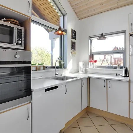 Lothen - 500m From The Sea By Interhome Feriehus